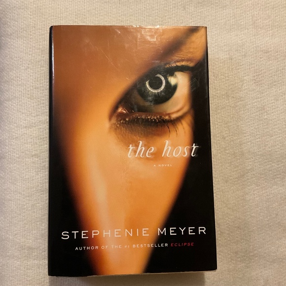 The Host by Stephanie Meyer - Hardcover Book - Picture 1 of 6
